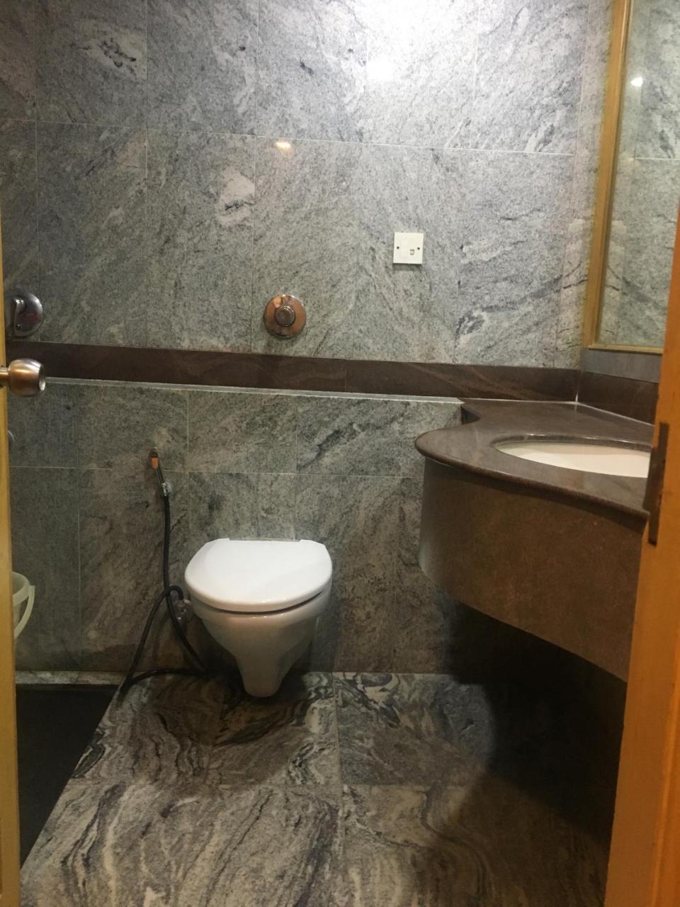 Asr Guesthouse Tirupati Exteriör bild